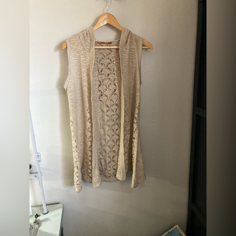 Women’s sz Med Belldini hooded sweater vest/cardigan